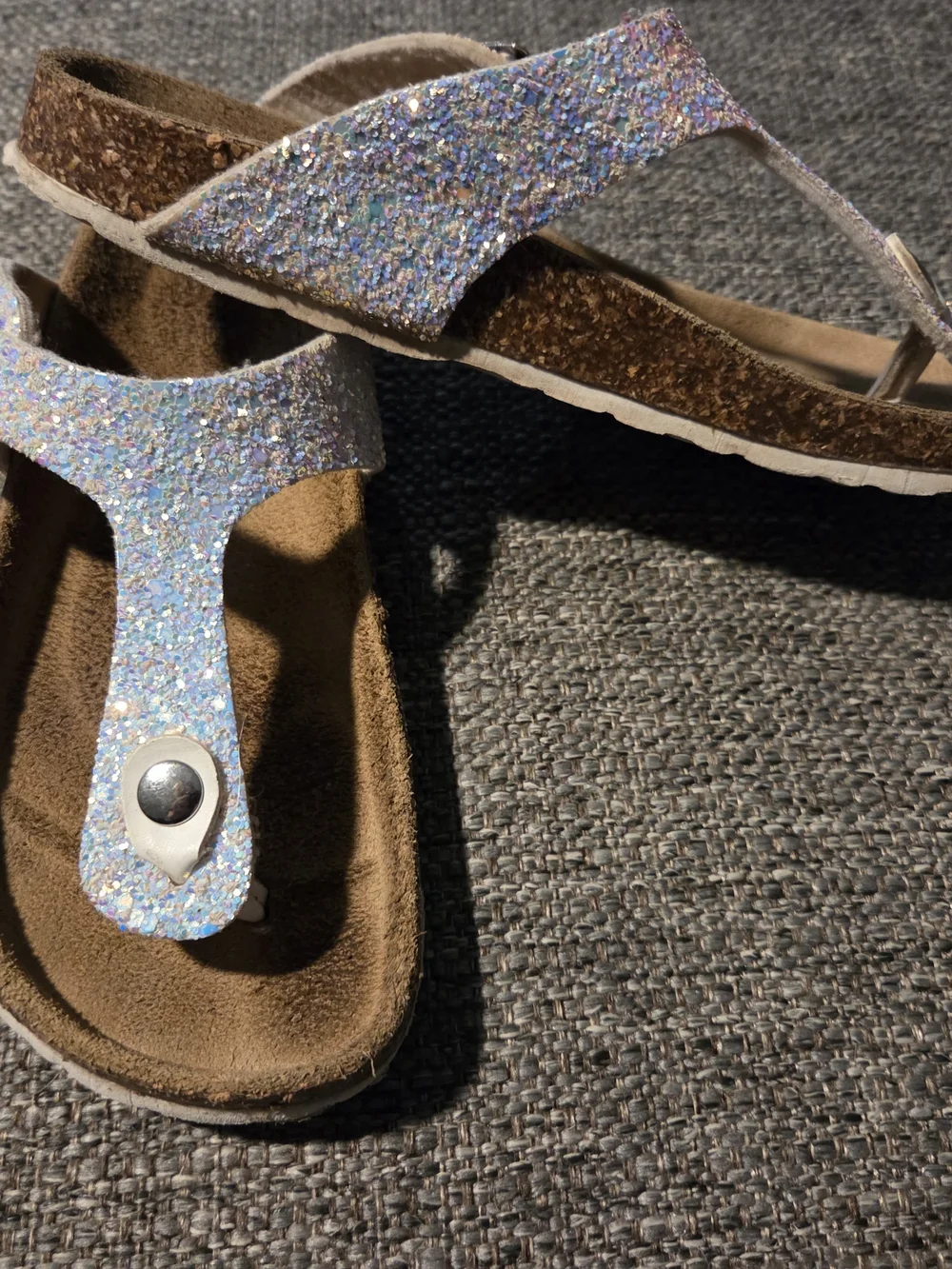 Giulia Palai Girls Glitter Toe-Post Sandals in Iridescent Sparkle